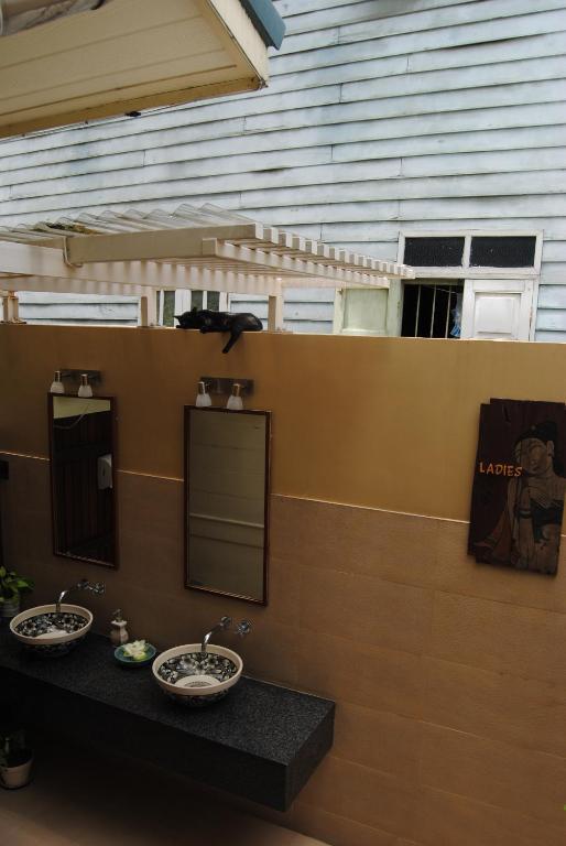 Auberge de jeunesse Baan Dinso à Bangkok Extérieur photo